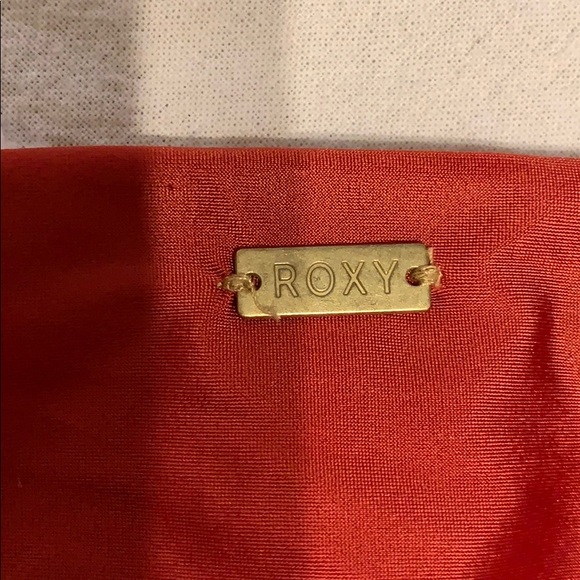 New Roxy two piece - Picture 2 of 4